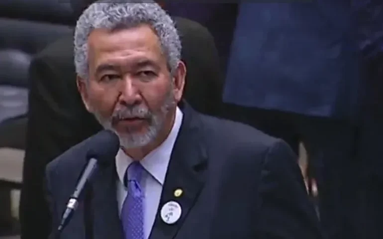 Suplente desiste de recorrer e mantém risco de cassação do mandato de Paulão