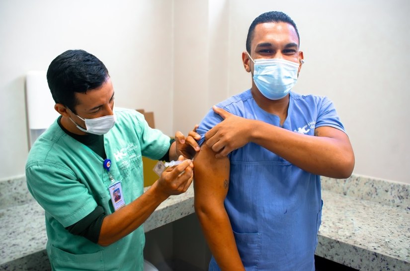 Hospital da Cidade mobiliza equipes em campanha interna de vacinação e reforça cuidado com quem cuida