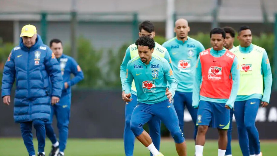 Com equipe completa, Ancelotti comanda atividade em Londres