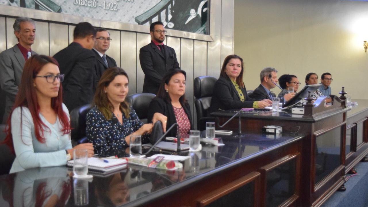 Parlamentares se mostram contrários à medida provisória editada pelo Governo Federal