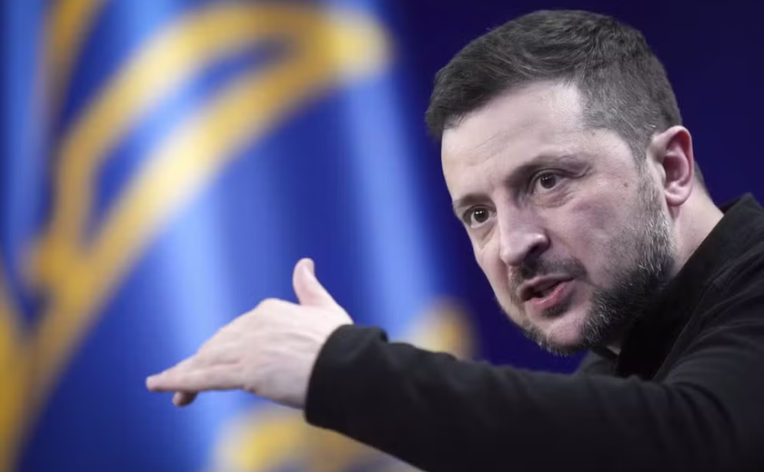 'Silêncio dos EUA encoraja Putin', diz Zelensky após ataques