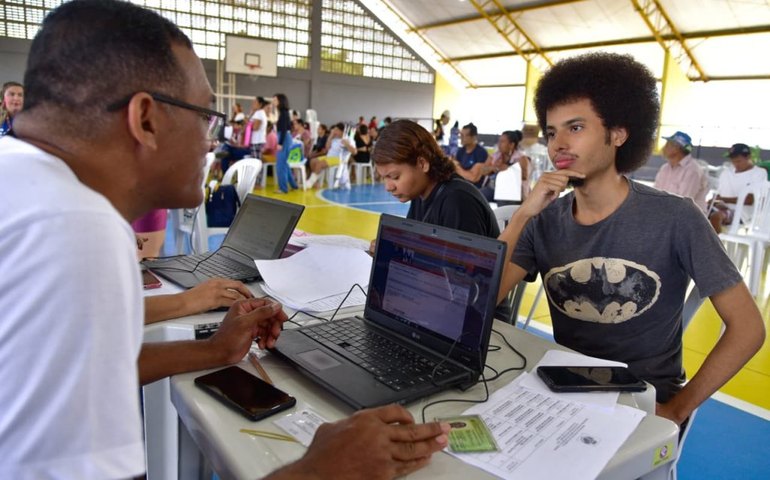 Prefeitura de Arapiraca leva serviços para moradores do Residencial Brisa do Lago através do Programa Viver Melhor