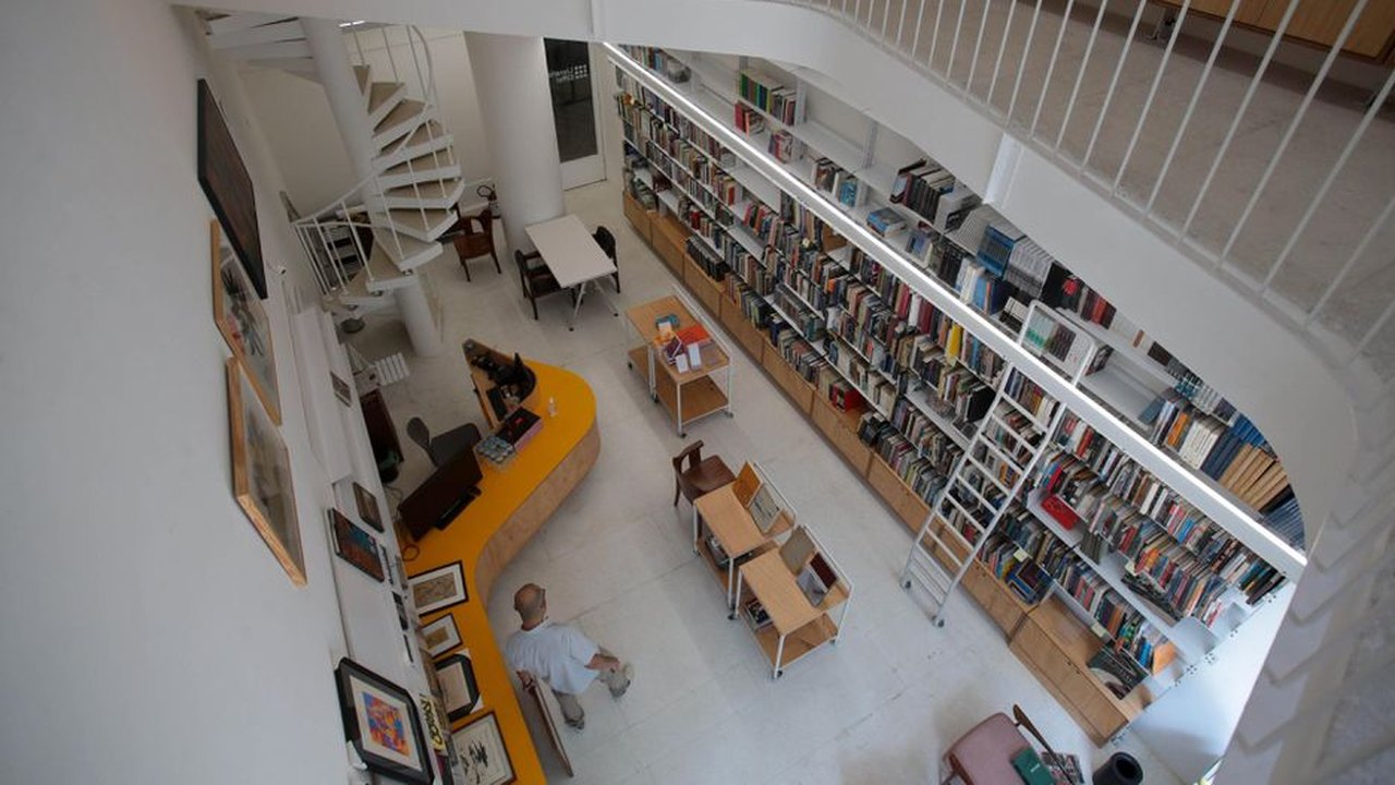 Icônico prédio de Niemeyer, no centro de SP, ganha livraria