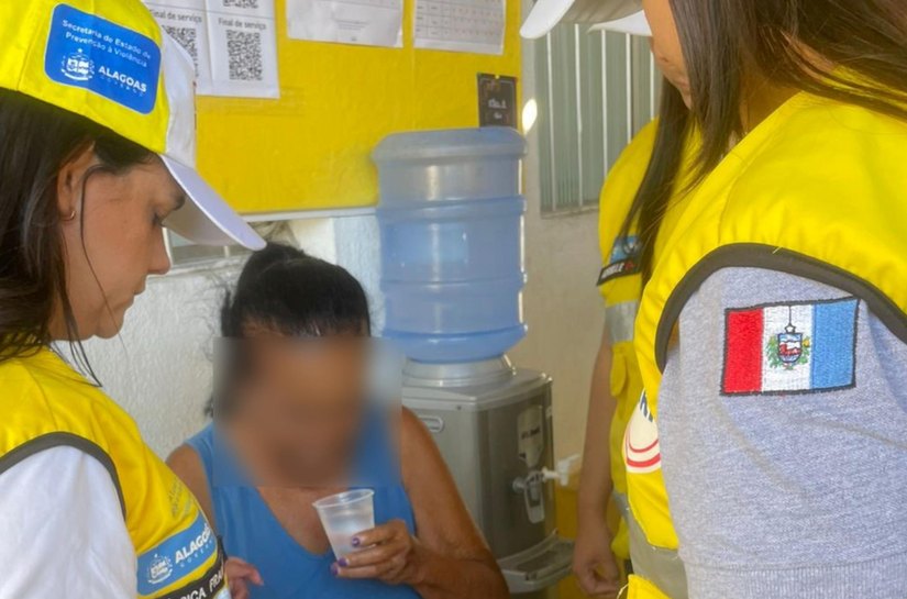 Equipe Social do Ronda no Bairro atende idosa perdida no Benedito Bentes