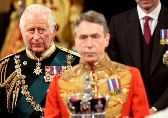 Charles III é diagnosticado com câncer e cancela eventos