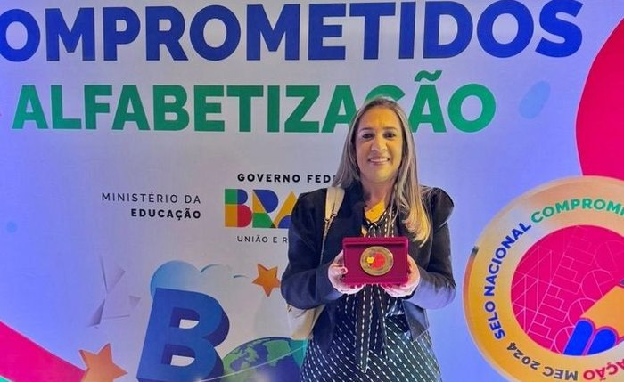 A prefeita Fal Farias A prefeita Fal Farias