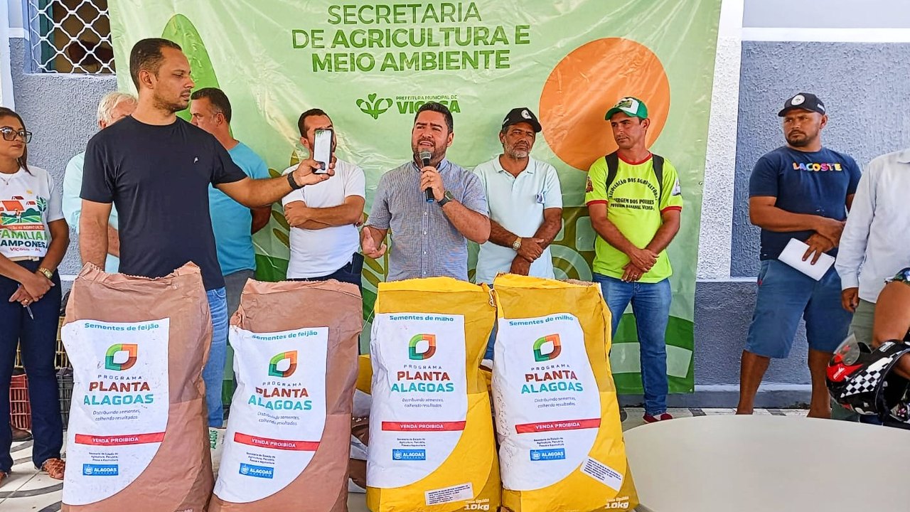 Viçosa faz a entrega de quase 9 toneladas de sementes de milho e feijão