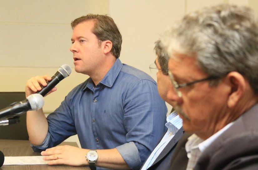 Marx garante R$ 10 mi para urbanização da orla da praia de Jacarecica