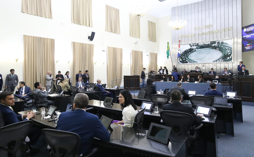 Deputados aprovam bonificação extraordinária para profissionais da Educação