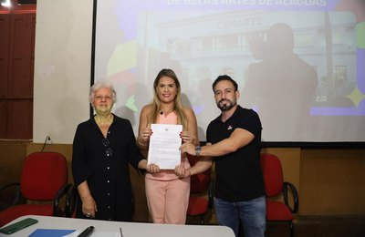 Secult assina ordem de serviço para reforma do Cenarte e garante retorno das aulas à sede histórica