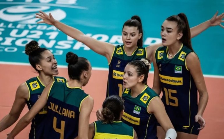 Brasil vence Peru e é campeão do Sul-Americano de vôlei com uma rodada de antecedência