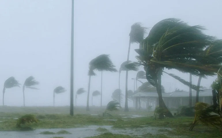 Ciclone atinge o Rio de Janeiro e provoca fim de semana de ventos fortes e chuva