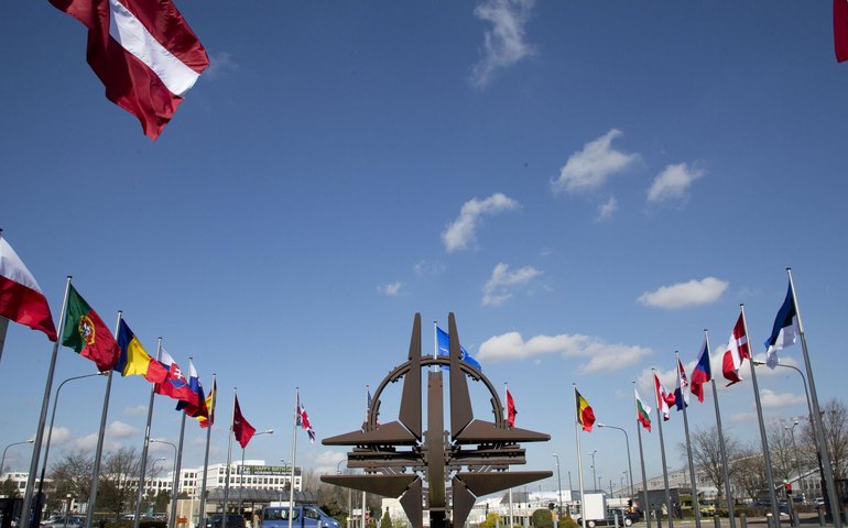 Rússia continua vencendo, enquanto Ocidente só pode prolongar o conflito, diz cientista político dos EUA