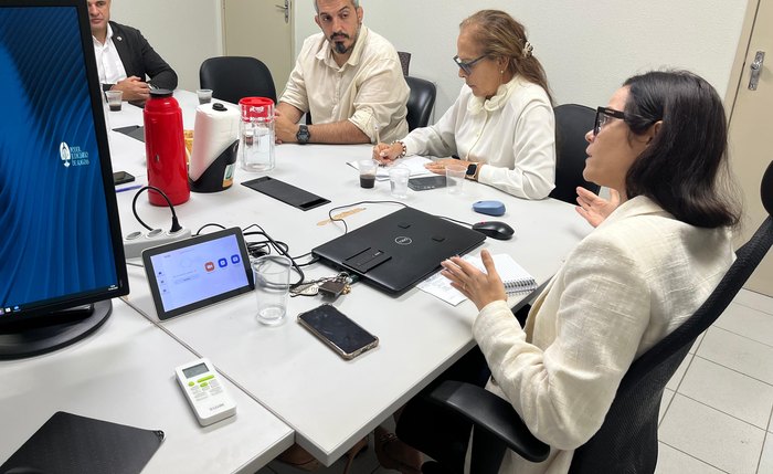 Promotora Martha Bueno conduz reunião com Judiciário e forças policiais