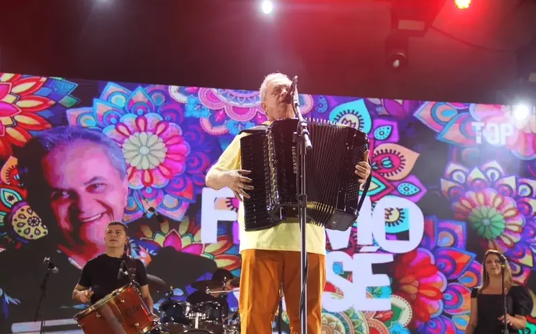 No São de João de Campina Grande, Flávio José, o grande sanfoneiro tem show reduzido para beneficiar Gusttavo Lima