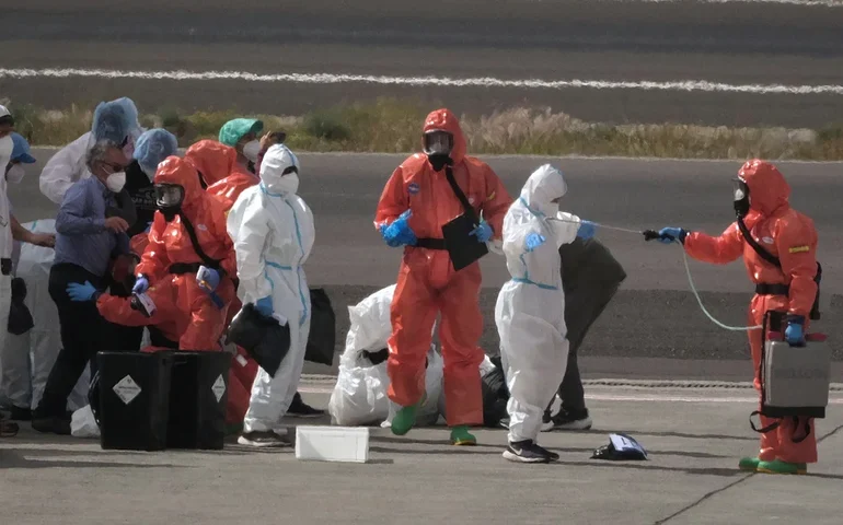 Mais dois passageiros evacuados de navio de cruzeiro testaram positivo para hantavírus.