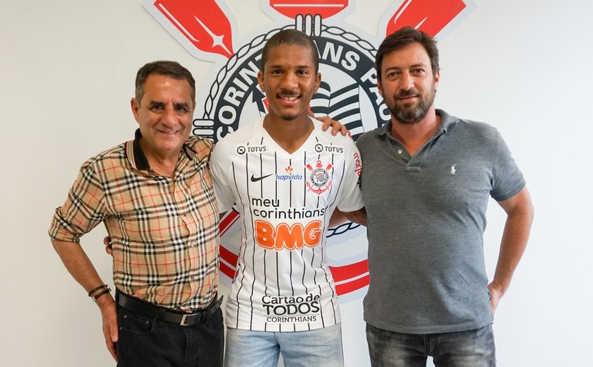Diretor do Corinthians admite excesso de contratações e diz que alertou Sanchez