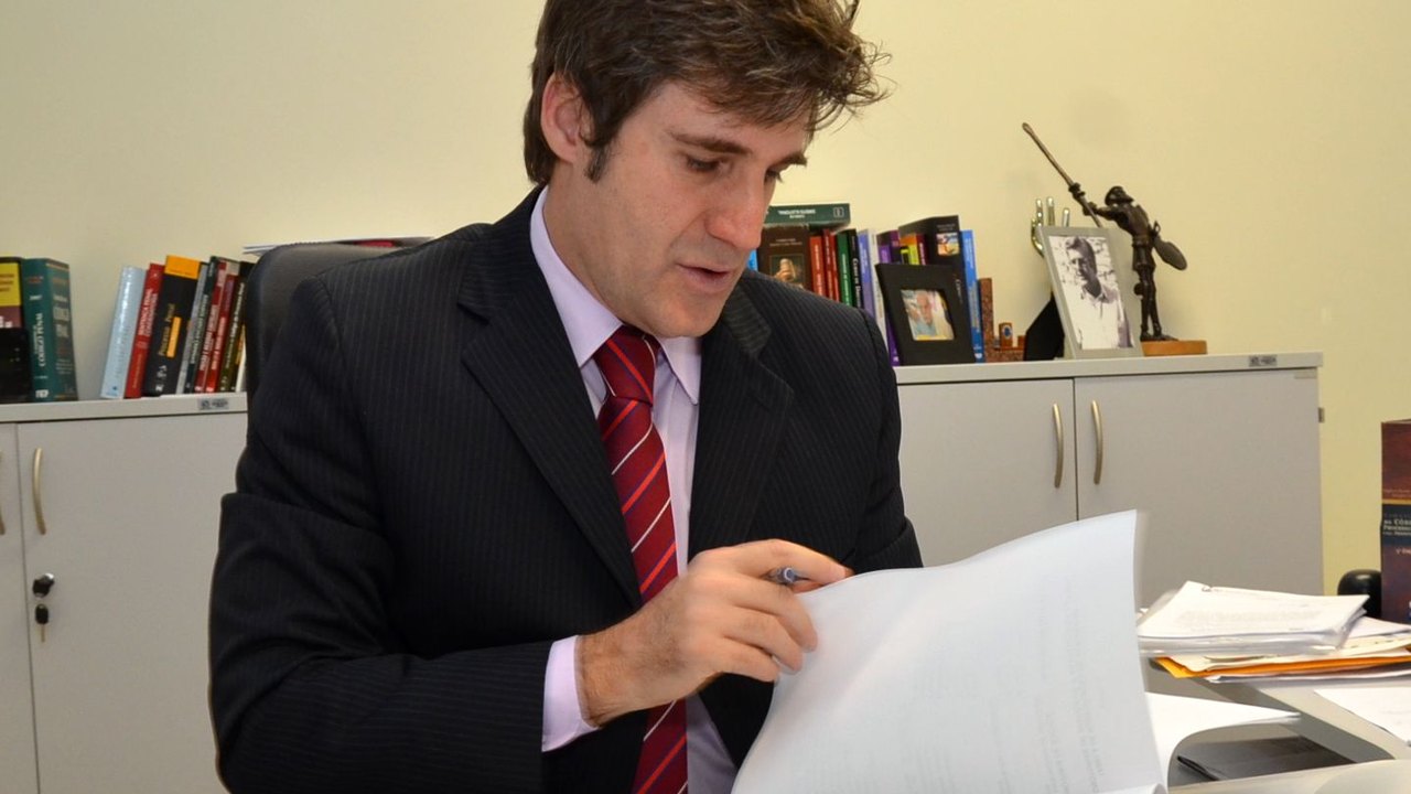 4ª Promotoria de Justiça de Arapiraca firma TAC com Prefeitura de Craíbas para realização de concurso e afastamento de servidores temporários