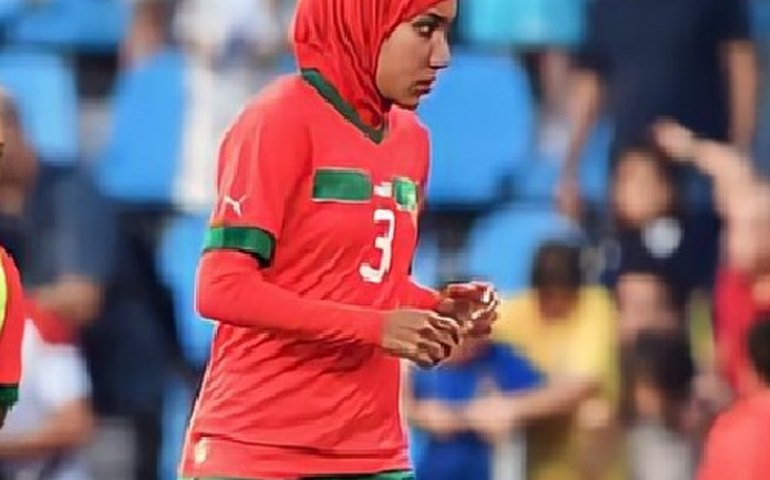 Conheça a marroquina que será a primeira a jogar uma Copa com hijab