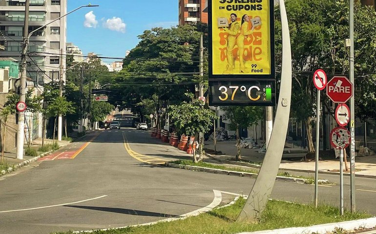São Paulo bate recorde de calor em dezembro e população busca alívio nas ruas e piscinas