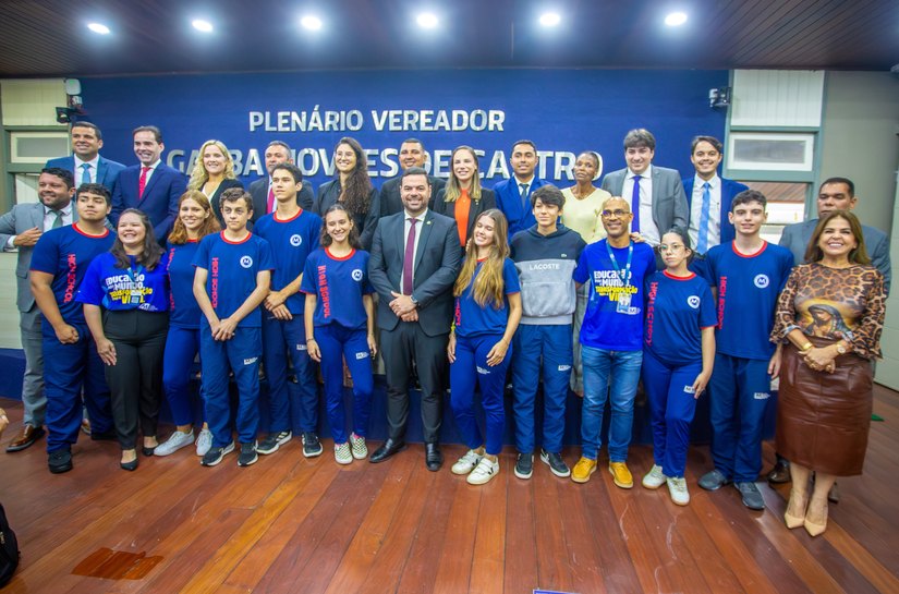 Câmara de Maceió recebe grupo de alunos do colégio Santa Madalena Sofia