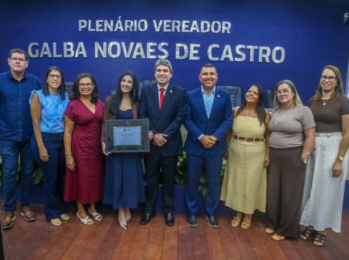 Câmara reconhece subsecretária de Educação de Maceió por mérito no serviço público