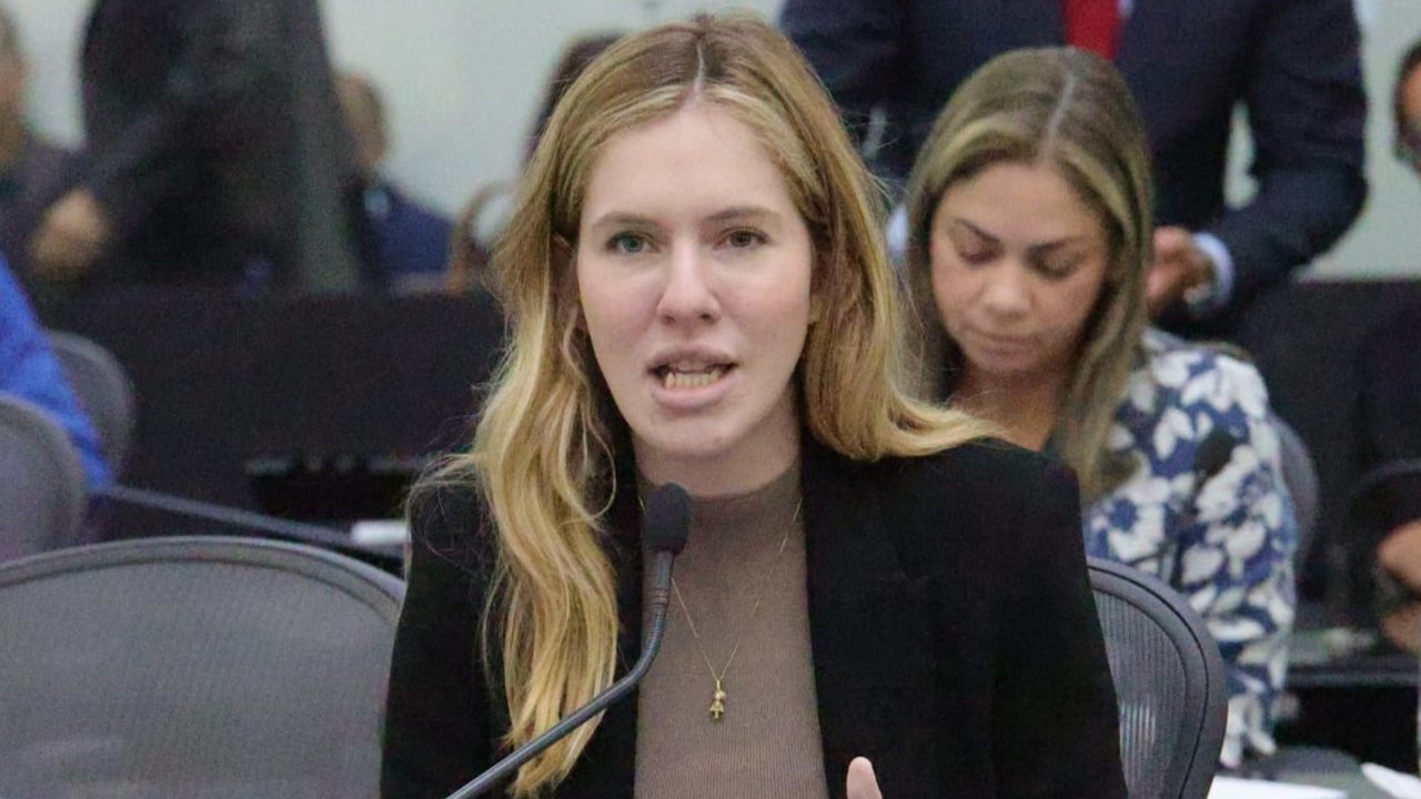 Cibele Moura defende projeto que garante férias simultâneas para pais de filhos atípicos
