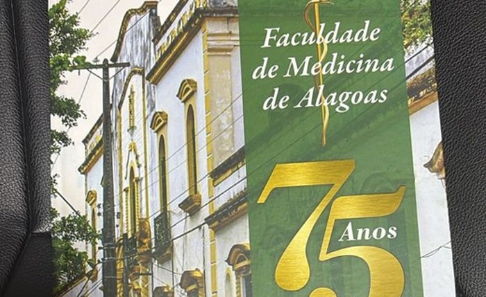 O livro do Jubileu dos 75 anos da Faculdade de Medicina de Alagoas