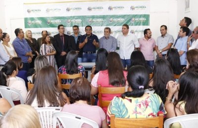 Prefeito Júlio Cezar dá posse aos novos secretários de Educação e da Fazenda de Palmeira