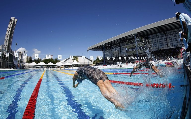 Copa do Mundo de Natação cancela categoria aberta para transgêneros por falta de inscrições