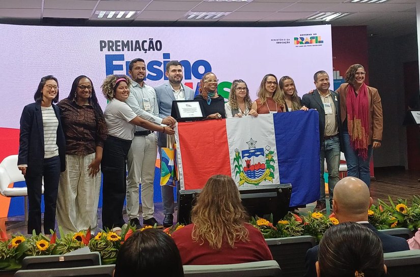 Escola Estadual Padre Antônio Duarte é premiada pelo MEC como referência para o ensino noturno