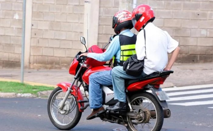 Detran reduz em 50% quatro taxas para mototaxistas e motofretistas