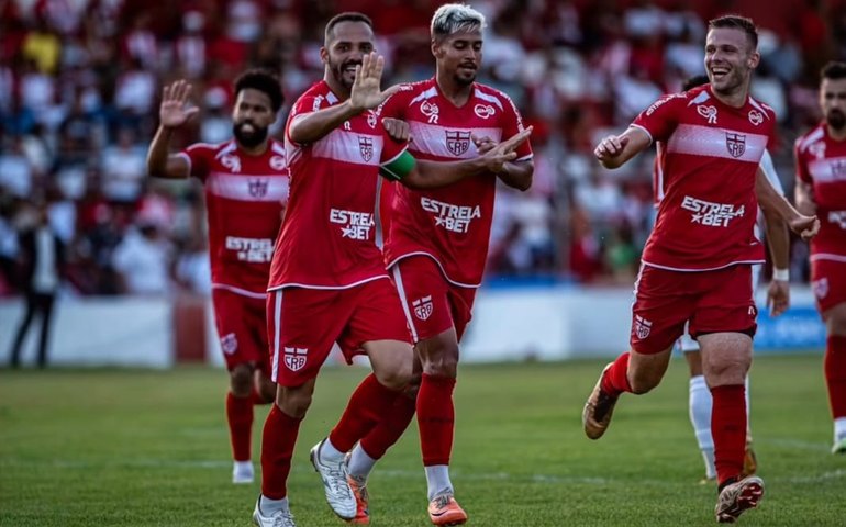 Anselmo Ramon brilha e CRB derrota CSA no primeiro clássico de 2024