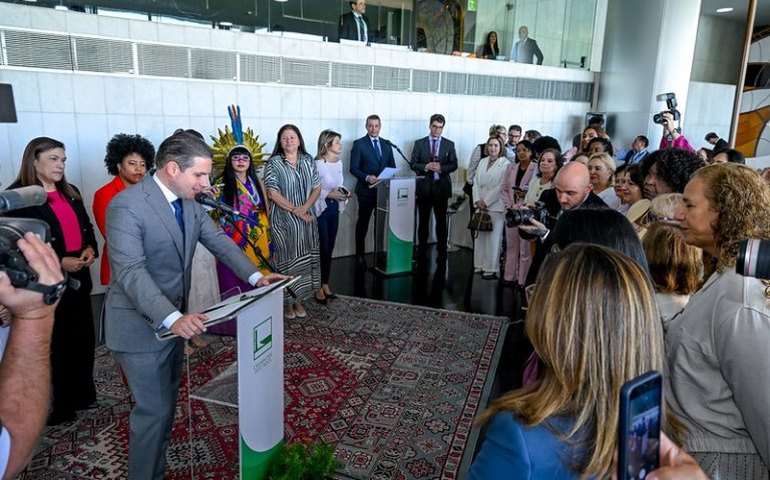 Motta destaca prioridade para projetos da bancada feminina em março