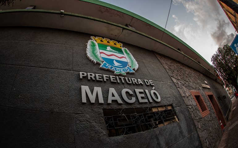 Cine Massa: Prefeitura leva cinema itinerante a bairros de Maceió
