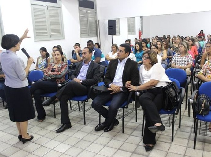 Servidores da Seplag prestigiam palestra com irmã Sandra Maria