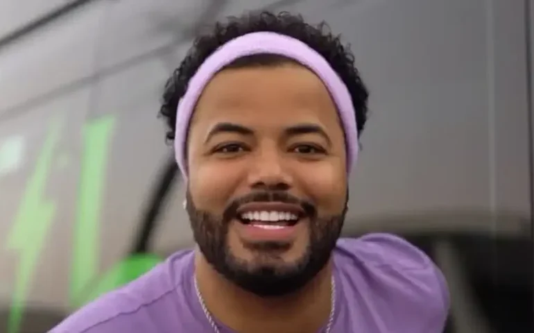 Natal na porta da cadeia: Kamylinha pede por liberdade de Hytalo Santos e marido em post polêmico