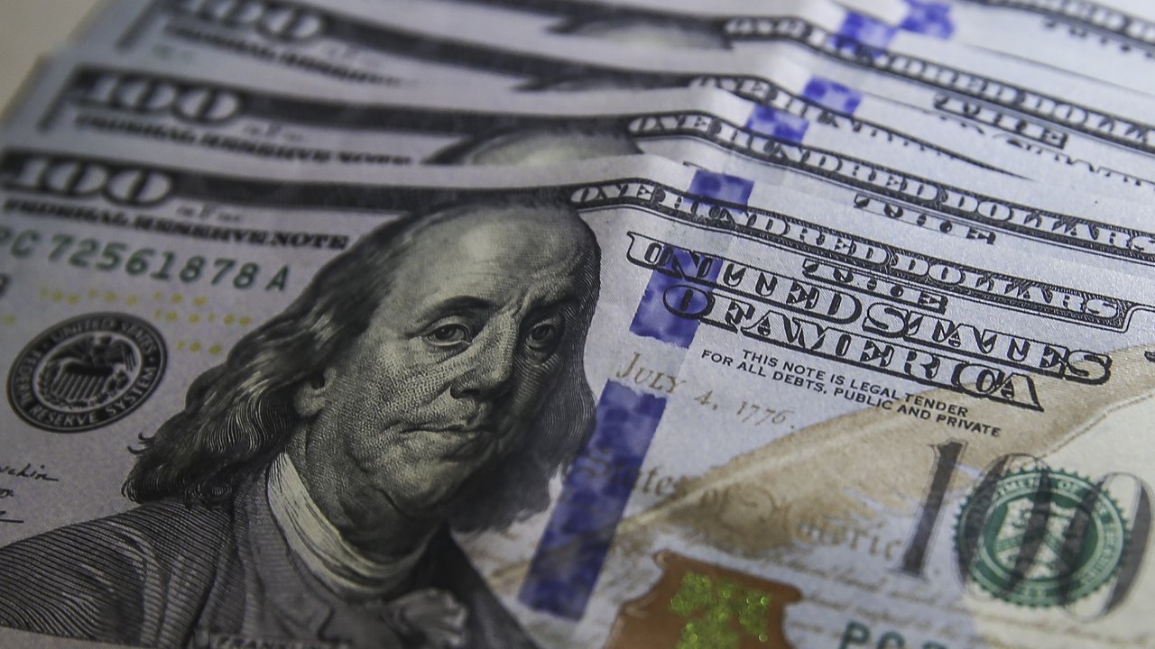 Dólar recua ante o real após CPI dos EUA e dados de serviços no Brasil