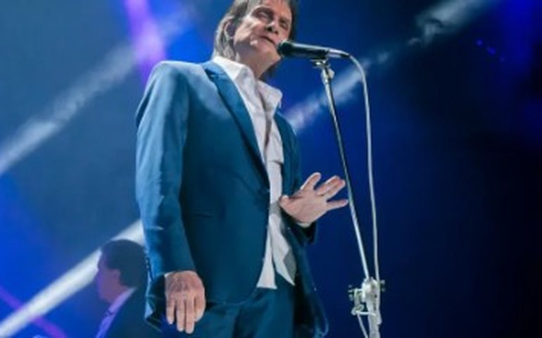 Por questões de saúde, Roberto Carlos adia show em Aparecida