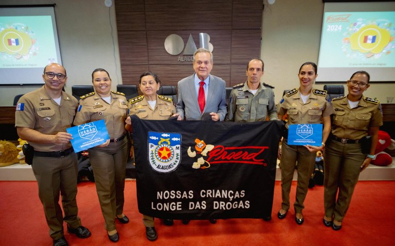 Futuros oficiais recebem formação do Proerd para combate as drogas