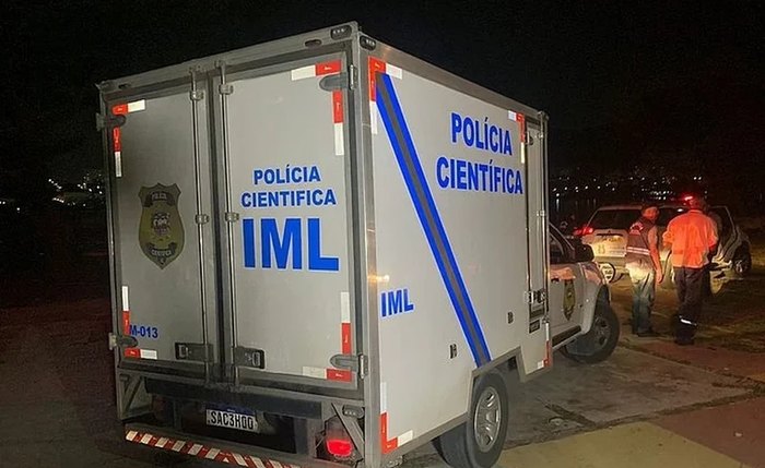O IML foi acionado para recolher corpo de homem assassinado a tiros