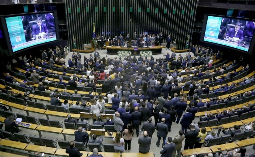 Plenário da Câmara reúne-se hoje para votar medidas provisórias que liberam crédito para o RS