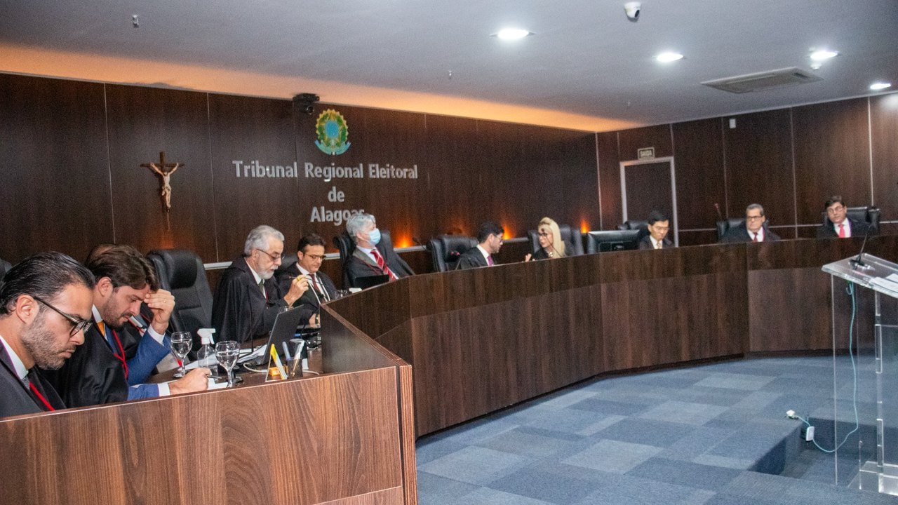TRE/AL conclui julgamento de recursos sobre registros de candidaturas