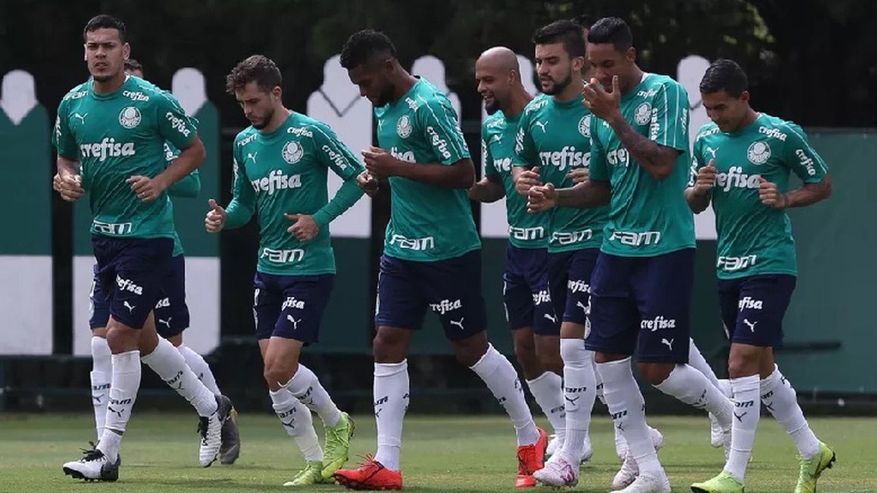 Palmeiras treina com força máxima e celebra título do time feminino: ‘Orgulho’