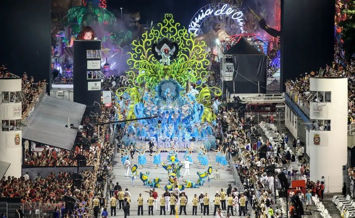 Escolas de samba de São Paulo também se apresentam neste sábado