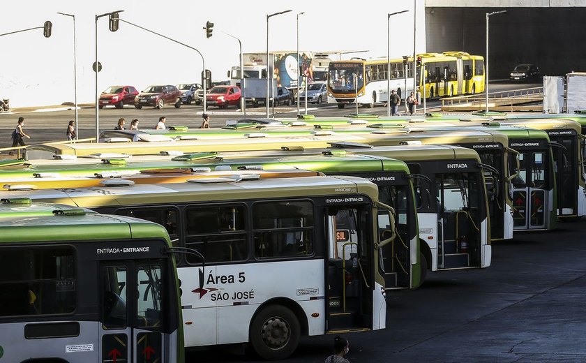 Ministro do STF determina transporte público em nível normal no dia 2