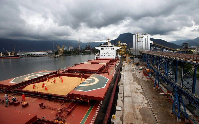 Governo anuncia redução tarifária no Porto de Santos para 'embarcações verdes' e cruzeiros