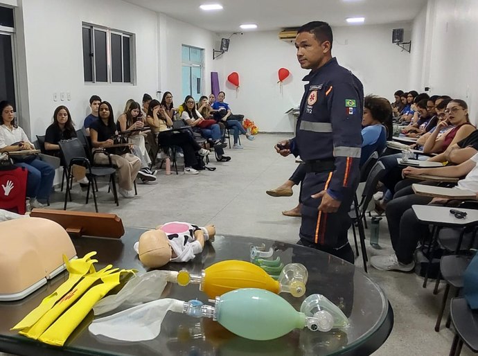 Samu nas Escolas retoma atividades em 2025 com formação de acadêmicos e ações lúdicas em escolas de Maceió