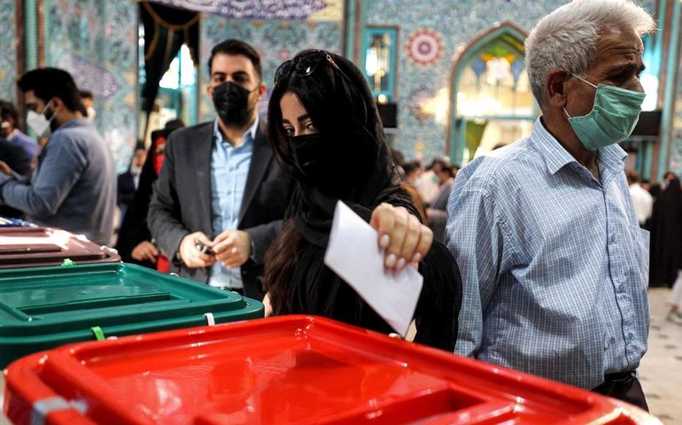 Participação baixa em eleição no Irã indica perigo para teocracia do país