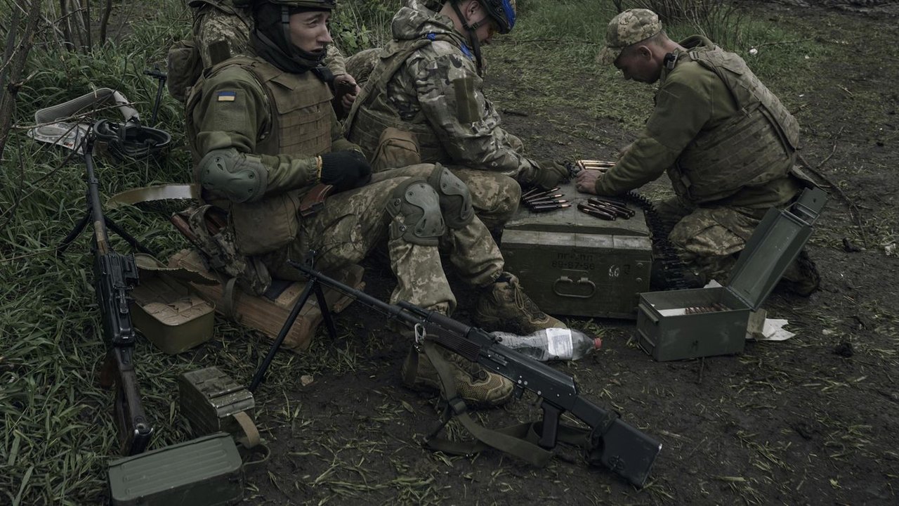 Posição da Ucrânia em negociações pode piorar com perda do Donbass, afirma analista